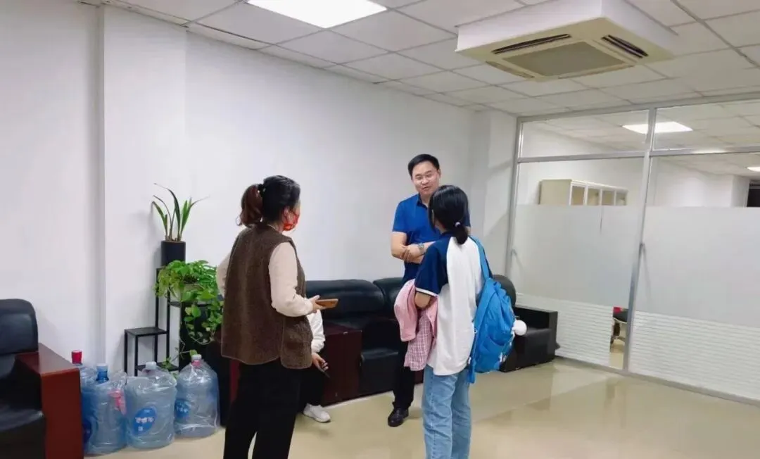 【吃透中考词汇】每天•吃透10个完形扣分词汇:1-10(收藏,转发,练会)-第7张图片-四季读书网 【吃透中考词汇】每天•吃透10个完形扣分词汇:1-10(收藏,转发,练会)-第7张图片-四季读书网