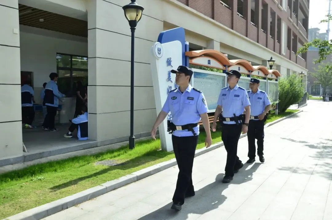 中考开考,“警察蓝”暖心守护助梦远航-第15张图片-四季读书网