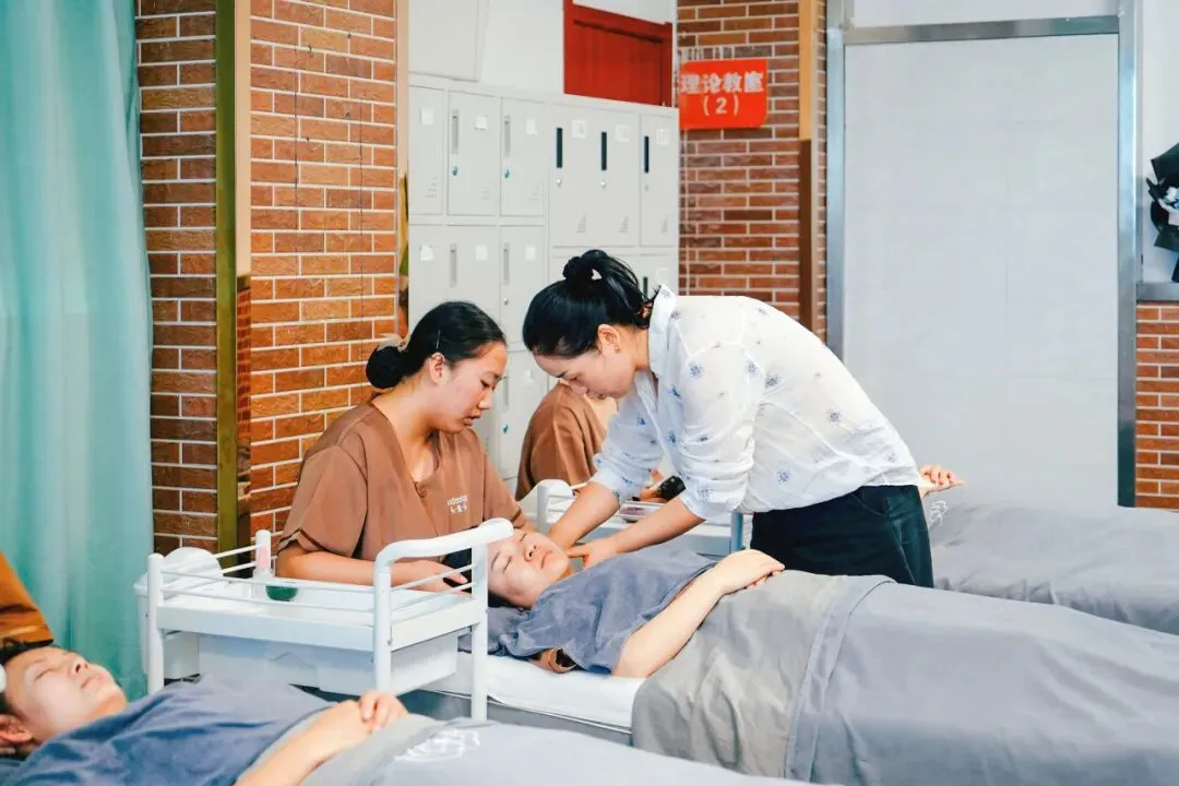 甘肃中考没考上普高,三条路径深度对比,学技能照样出彩-第12张图片-四季读书网 甘肃中考没考上普高,三条路径深度对比,学技能照样出彩-第12张图片-四季读书网