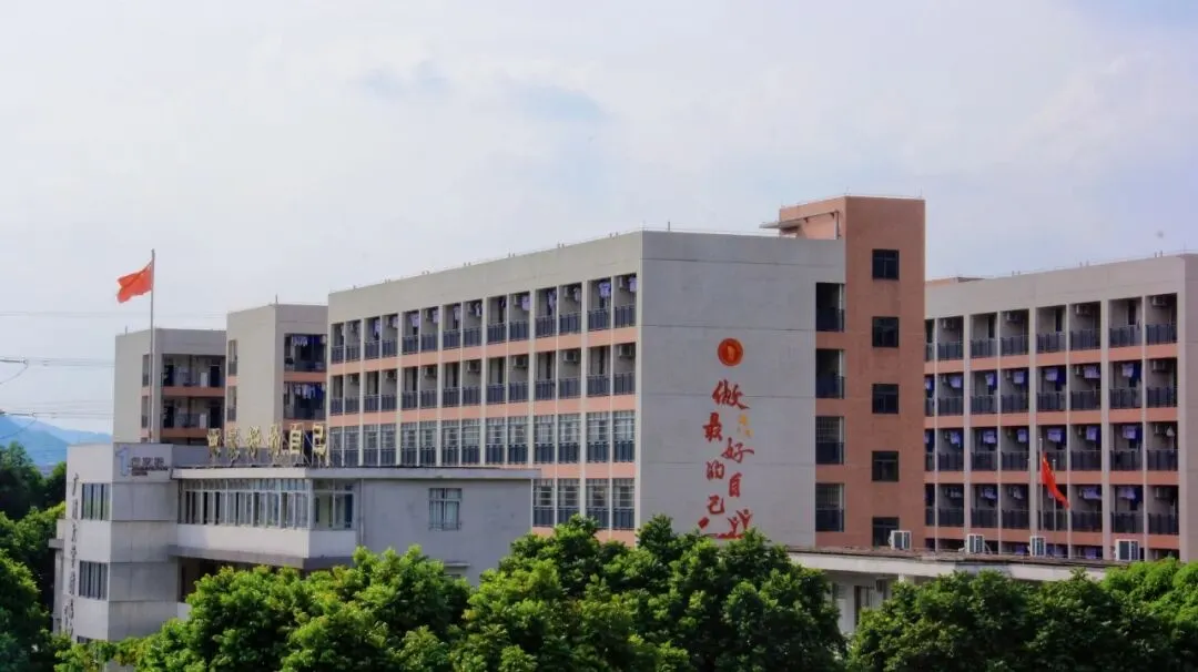 中考近三成学生达江门一中录取条件,这所学校如何实现逆袭?-第3张图片-四季读书网 中考近三成学生达江门一中录取条件,这所学校如何实现逆袭?-第3张图片-四季读书网
