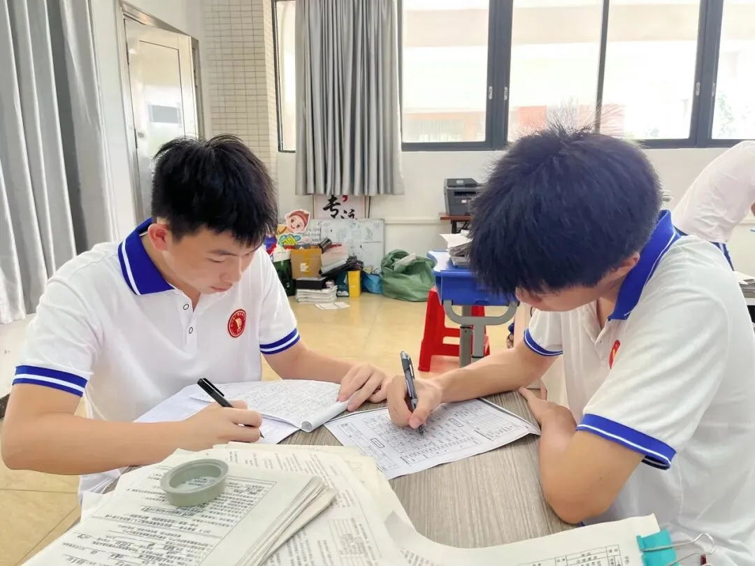 中考近三成学生达江门一中录取条件,这所学校如何实现逆袭?-第6张图片-四季读书网 中考近三成学生达江门一中录取条件,这所学校如何实现逆袭?-第6张图片-四季读书网