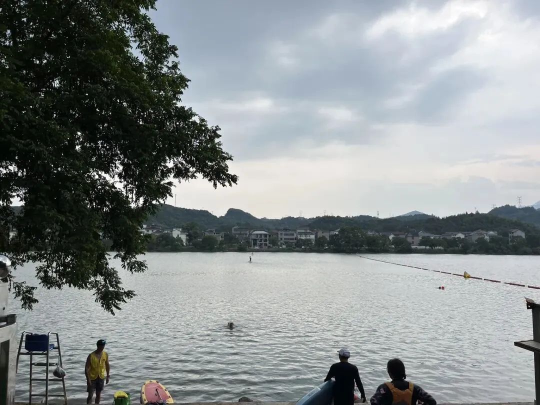 昔日中考游泳拿满分,不慎掉进江河湖中,你还能自救吗?-第1张图片-四季读书网 昔日中考游泳拿满分,不慎掉进江河湖中,你还能自救吗?-第1张图片-四季读书网