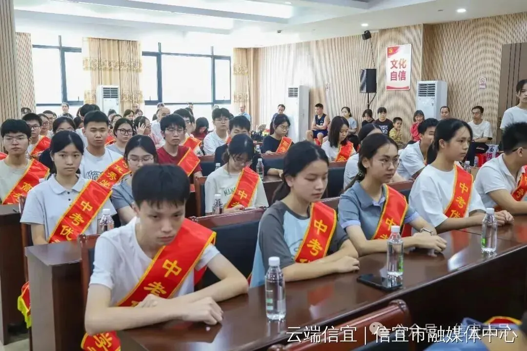 770.5分中考学霸、复旦博士、伦敦硕士...信宜玉都街道这份成绩单太亮眼!-第4张图片-四季读书网 770.5分中考学霸、复旦博士、伦敦硕士...信宜玉都街道这份成绩单太亮眼!-第4张图片-四季读书网