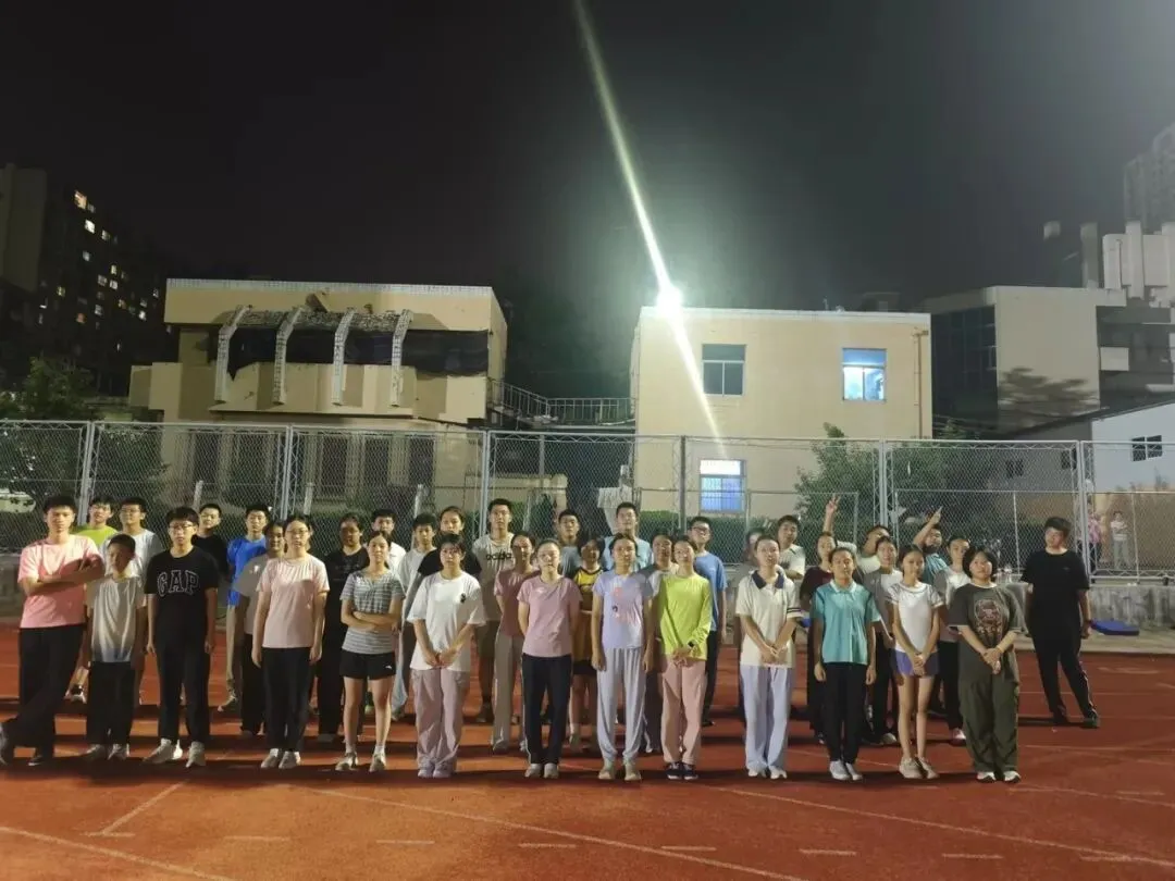 八月盛夏,汗水为证|西安飞翔中考体育暑期训练纪实-第14张图片-四季读书网