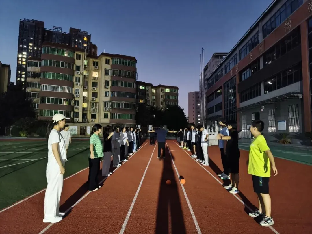 八月盛夏,汗水为证|西安飞翔中考体育暑期训练纪实-第15张图片-四季读书网