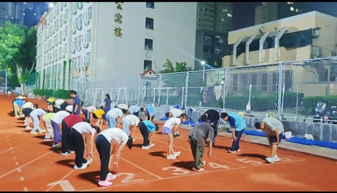 八月盛夏,汗水为证|西安飞翔中考体育暑期训练纪实-第19张图片-四季读书网