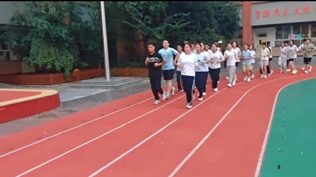 八月盛夏,汗水为证|西安飞翔中考体育暑期训练纪实-第31张图片-四季读书网