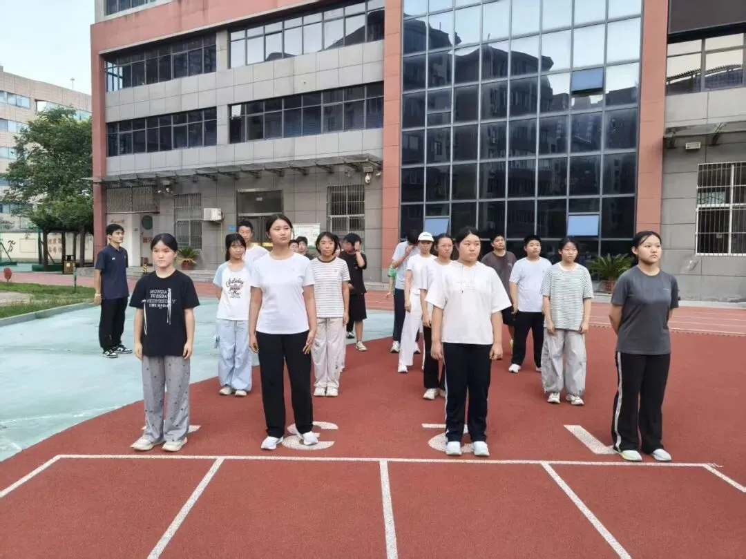 八月盛夏,汗水为证|西安飞翔中考体育暑期训练纪实-第33张图片-四季读书网