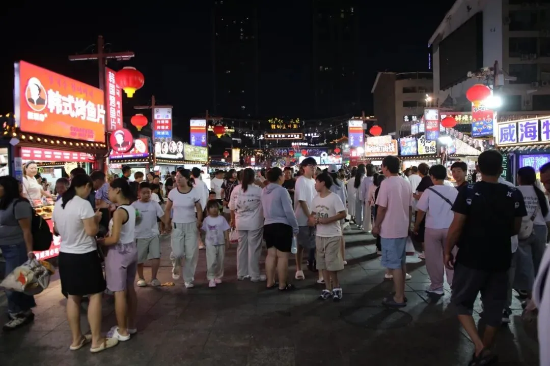 中考结束不躺平!威海15岁女孩“猜拳卖瓜”,月入过万,这届10 后太飒了-第14张图片-四季读书网 中考结束不躺平!威海15岁女孩“猜拳卖瓜”,月入过万,这届10 后太飒了-第14张图片-四季读书网
