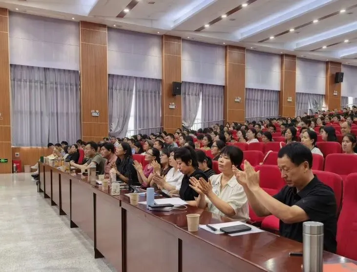 研透新教材 蓄力新中考——华东师大版初中数学新教材培训在南阳市实验学校隆重举行-第14张图片-四季读书网 研透新教材 蓄力新中考——华东师大版初中数学新教材培训在南阳市实验学校隆重举行-第14张图片-四季读书网