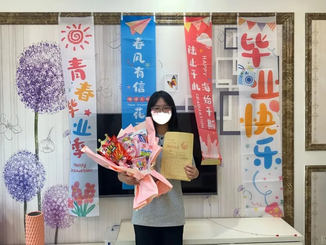 中考之后,他们把第一块蛋糕先给了家人-第4张图片-四季读书网 中考之后,他们把第一块蛋糕先给了家人-第4张图片-四季读书网