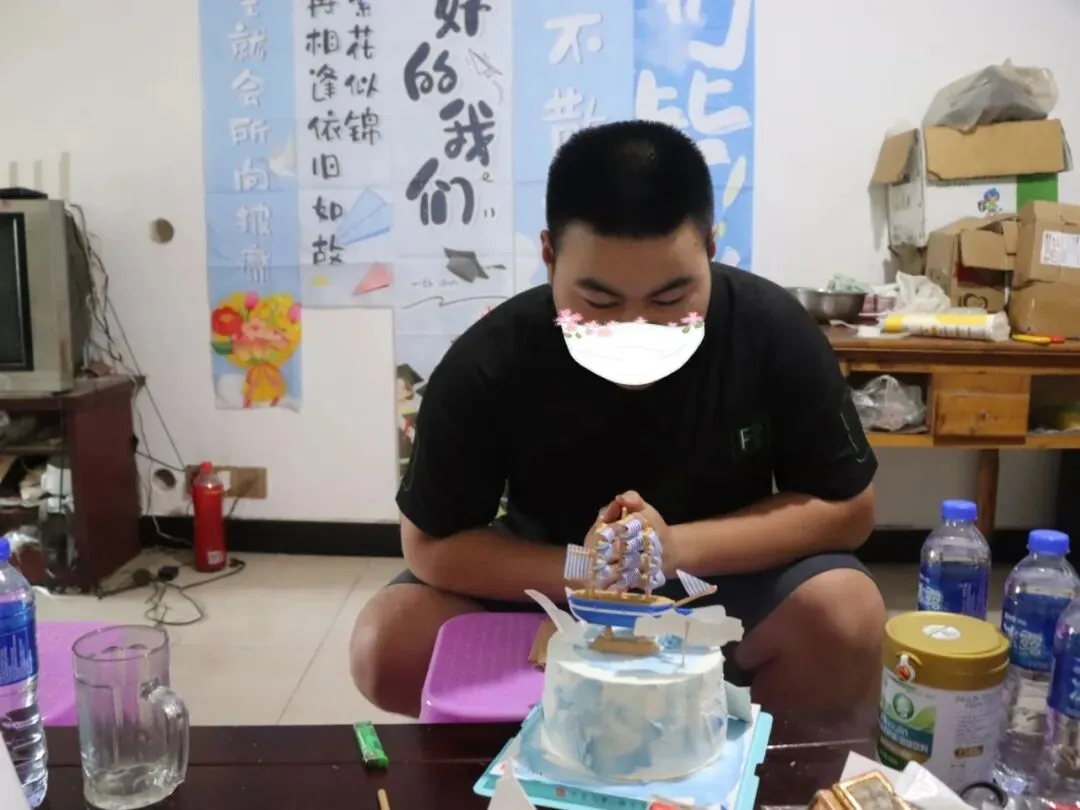 中考之后,他们把第一块蛋糕先给了家人-第10张图片-四季读书网 中考之后,他们把第一块蛋糕先给了家人-第10张图片-四季读书网