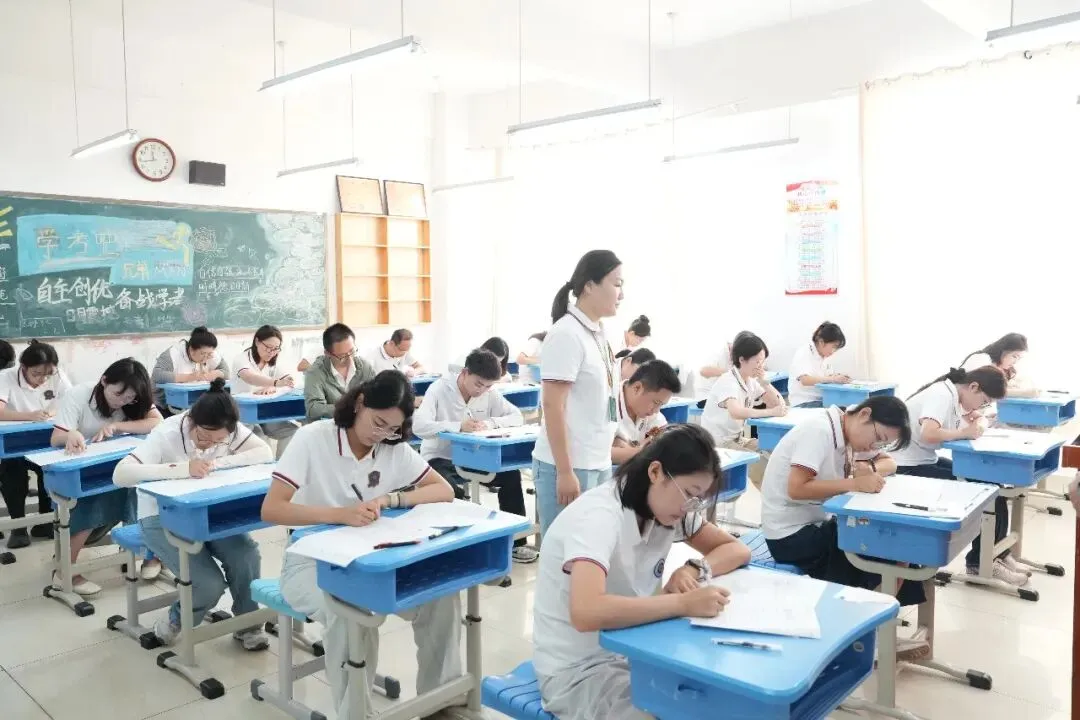 教师化身 “考生”!实战高考真题,淬炼教学功底-第3张图片-四季读书网