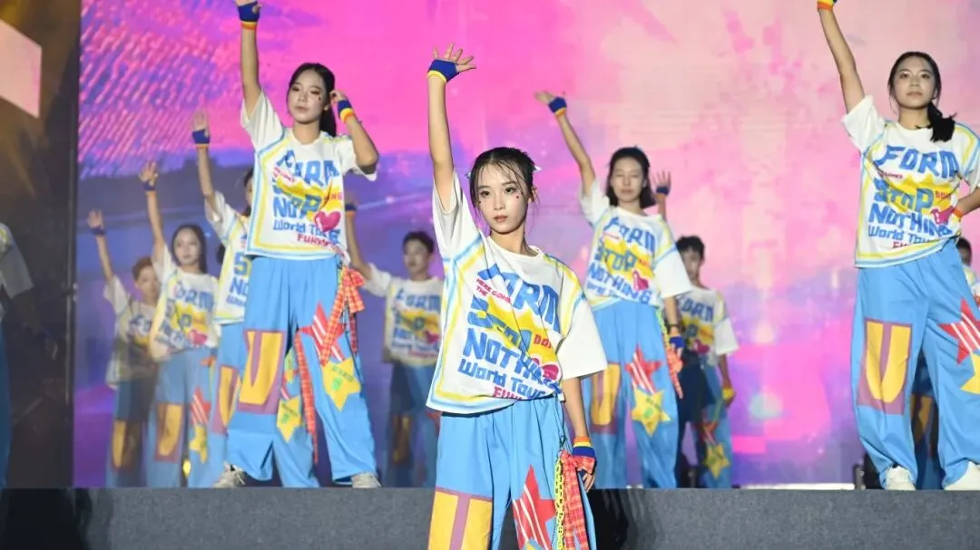 【2026暑期欢乐总动员暨中考庆功晚会】-第62张图片-四季读书网 【2026暑期欢乐总动员暨中考庆功晚会】-第62张图片-四季读书网