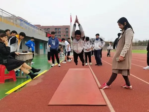 哈尔滨中考立定跳远总卡线?不是腿没劲,是发力逻辑全错-第3张图片-四季读书网 哈尔滨中考立定跳远总卡线?不是腿没劲,是发力逻辑全错-第3张图片-四季读书网