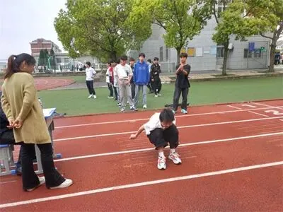 哈尔滨中考立定跳远总卡线?不是腿没劲,是发力逻辑全错-第5张图片-四季读书网 哈尔滨中考立定跳远总卡线?不是腿没劲,是发力逻辑全错-第5张图片-四季读书网