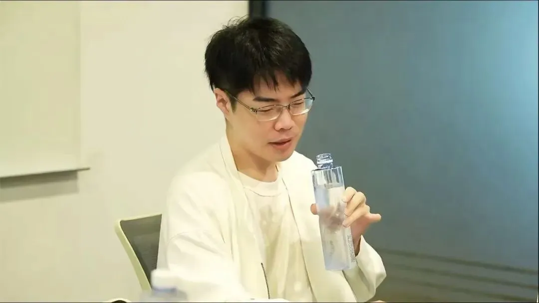 最近连轴转,但我还在坚持写物理试卷-第2张图片-四季读书网 最近连轴转,但我还在坚持写物理试卷-第2张图片-四季读书网
