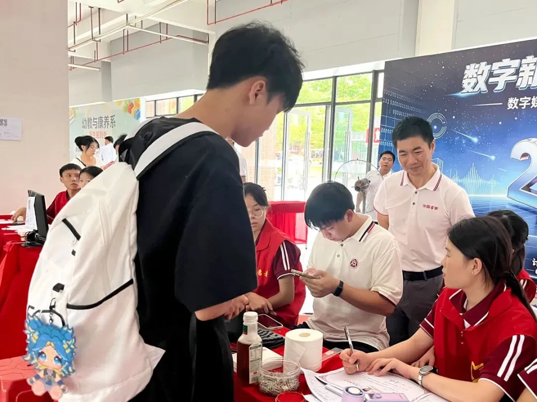 中考不是终点|在华商技工学校,我遇见了属于自己的滚烫未来-第9张图片-四季读书网