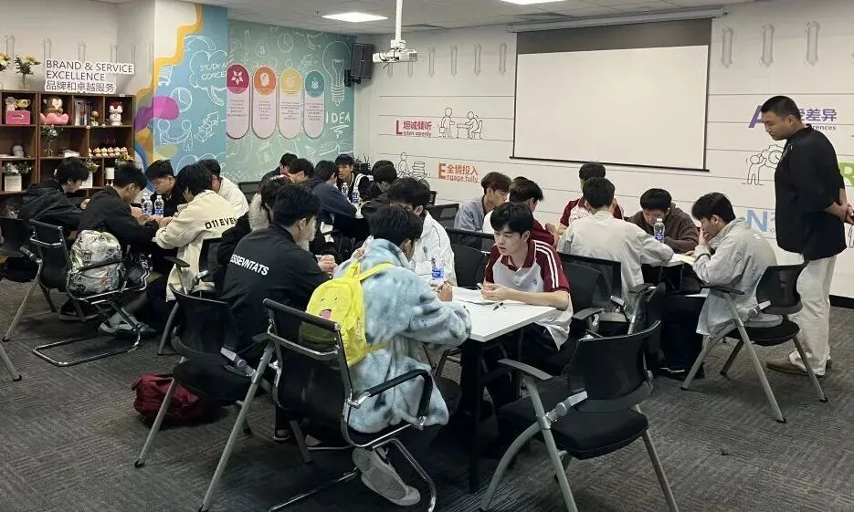 中考不是终点|在华商技工学校,我遇见了属于自己的滚烫未来-第17张图片-四季读书网