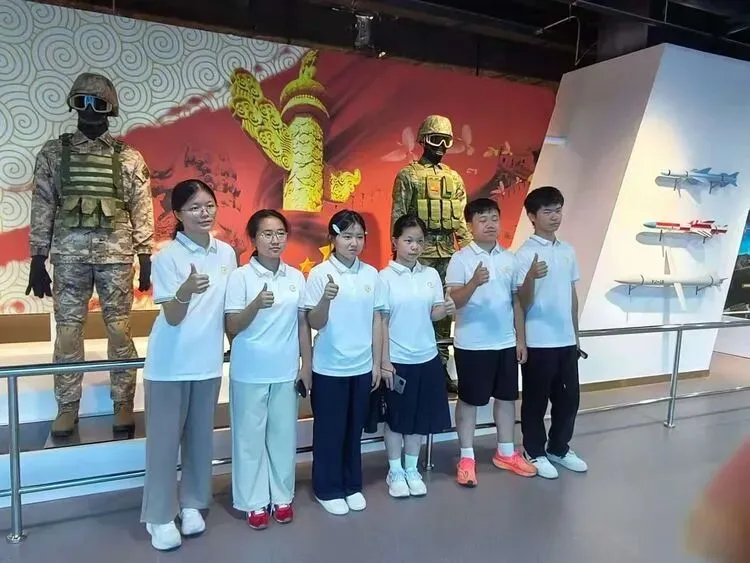 山海携手,石榴绽芳华 雷山二中 6 名中考优秀学子参与粤港澳夏令营-第7张图片-四季读书网
