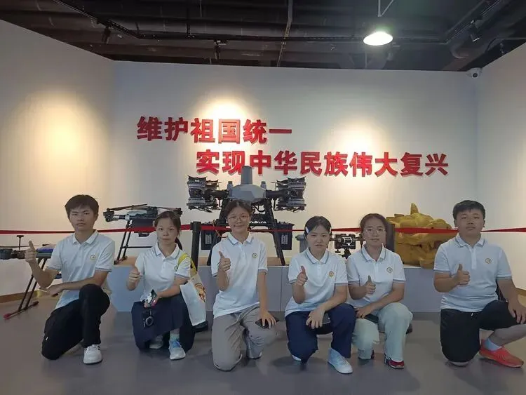 山海携手,石榴绽芳华 雷山二中 6 名中考优秀学子参与粤港澳夏令营-第23张图片-四季读书网 山海携手,石榴绽芳华 雷山二中 6 名中考优秀学子参与粤港澳夏令营-第23张图片-四季读书网