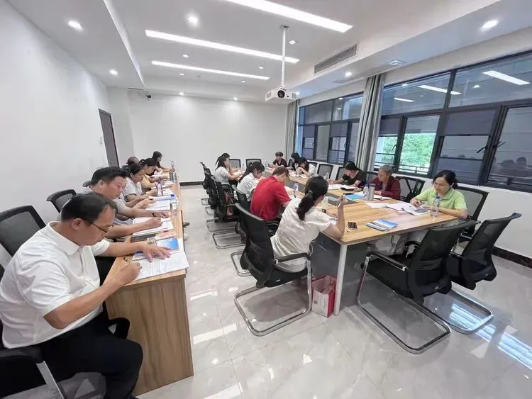 凝心聚力共备战  精准施策迎中考——港北四中教育教学联盟2027届备考闭关研讨会圆满落幕-第28张图片-四季读书网