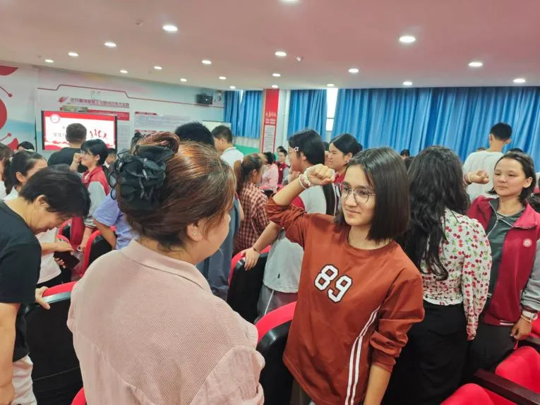凝心聚力启新程 家校同心战中考——九年级第一次家长会暨九年级启动仪式顺利召开-第14张图片-四季读书网