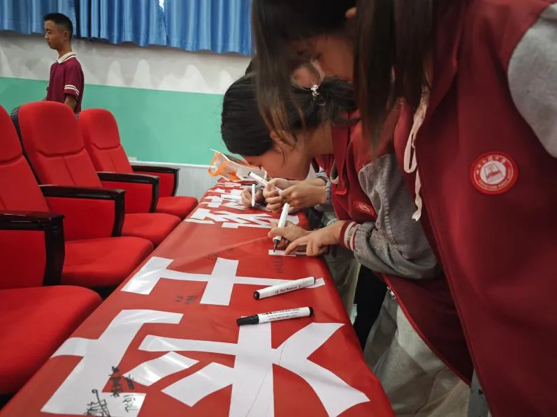 凝心聚力启新程 家校同心战中考——九年级第一次家长会暨九年级启动仪式顺利召开-第24张图片-四季读书网
