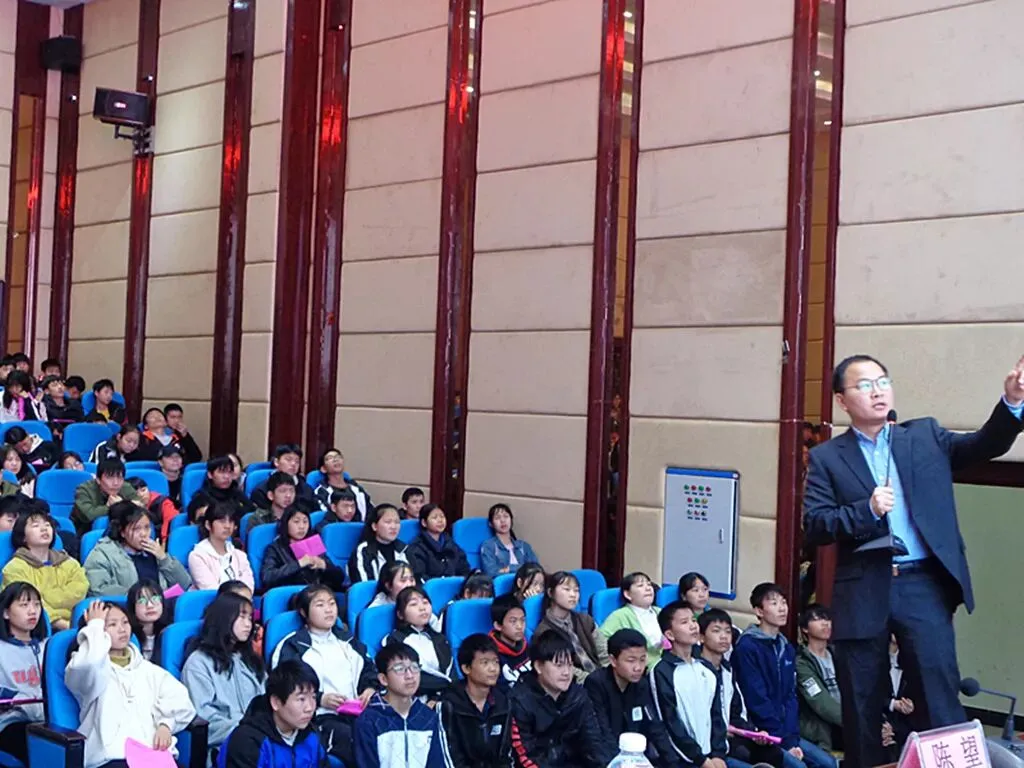 砥砺前行 勇创辉煌——2019年中考冲刺宣誓仪式暨校友基金会颁奖大会-第19张图片-四季读书网 砥砺前行 勇创辉煌——2019年中考冲刺宣誓仪式暨校友基金会颁奖大会-第19张图片-四季读书网