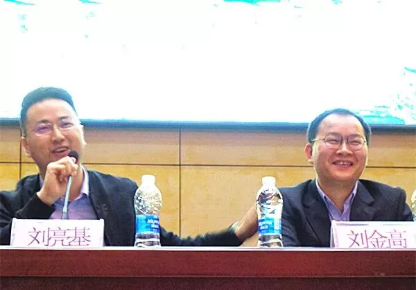 砥砺前行 勇创辉煌——2019年中考冲刺宣誓仪式暨校友基金会颁奖大会-第28张图片-四季读书网 砥砺前行 勇创辉煌——2019年中考冲刺宣誓仪式暨校友基金会颁奖大会-第28张图片-四季读书网