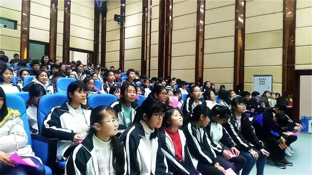 砥砺前行 勇创辉煌——2019年中考冲刺宣誓仪式暨校友基金会颁奖大会-第59张图片-四季读书网 砥砺前行 勇创辉煌——2019年中考冲刺宣誓仪式暨校友基金会颁奖大会-第59张图片-四季读书网