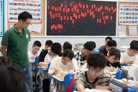 郑州中考、高考全日制择校:口碑补习学校完整解析(2026最新版)-第16张图片-四季读书网 郑州中考、高考全日制择校:口碑补习学校完整解析(2026最新版)-第16张图片-四季读书网