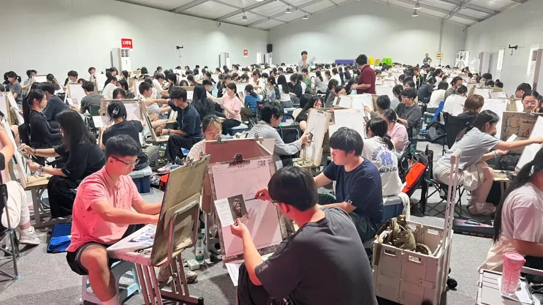 模考砺锋芒 逐梦正当时|博达学校2027上海美术首次模拟考试顺利举行-第5张图片-四季读书网 模考砺锋芒 逐梦正当时|博达学校2027上海美术首次模拟考试顺利举行-第5张图片-四季读书网