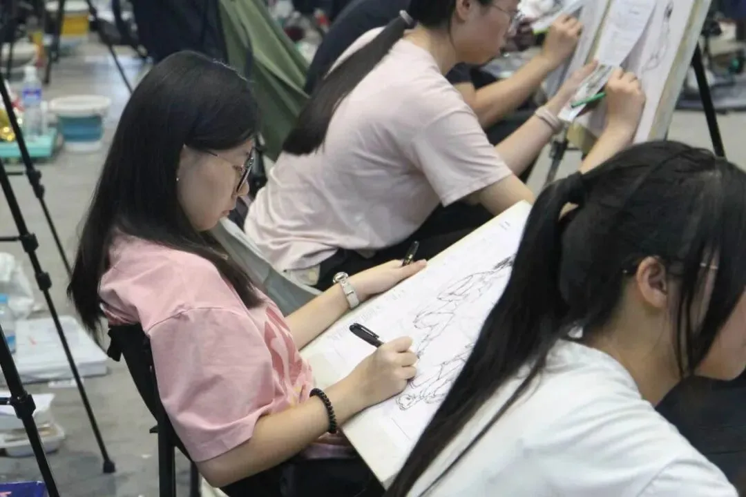 笔墨赴征途,模考砺初心|七号画室2026全省一模统考全纪实-第22张图片-四季读书网 笔墨赴征途,模考砺初心|七号画室2026全省一模统考全纪实-第22张图片-四季读书网
