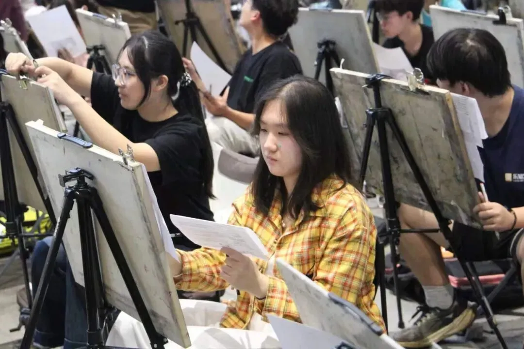 笔墨赴征途,模考砺初心|七号画室2026全省一模统考全纪实-第24张图片-四季读书网 笔墨赴征途,模考砺初心|七号画室2026全省一模统考全纪实-第24张图片-四季读书网