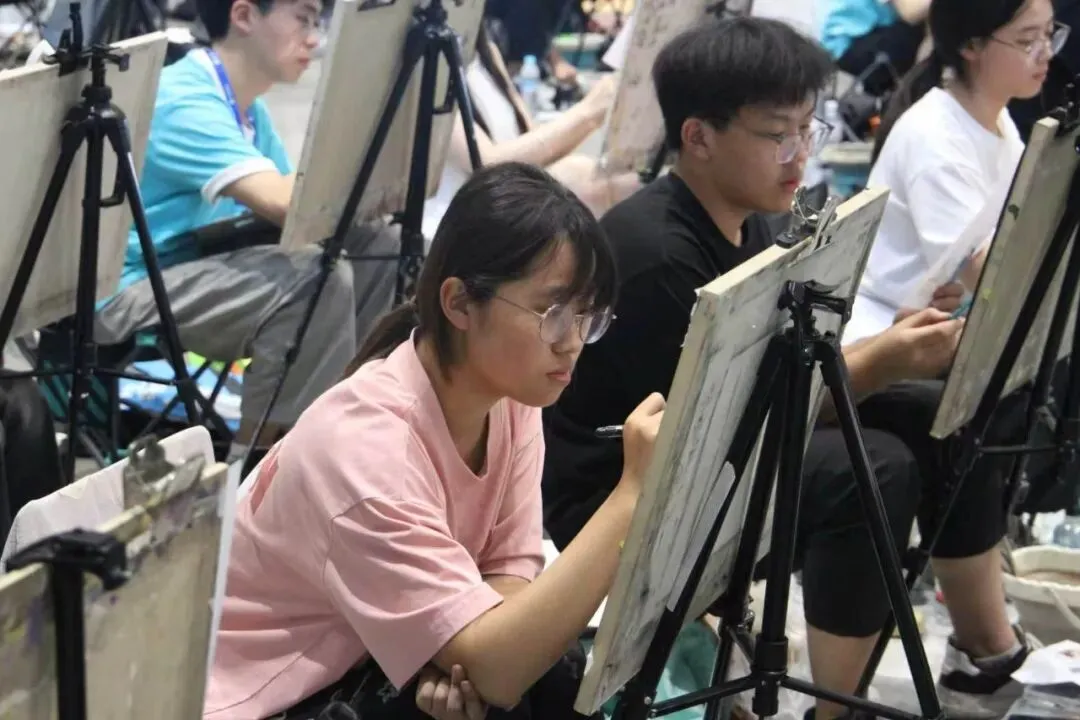 笔墨赴征途,模考砺初心|七号画室2026全省一模统考全纪实-第32张图片-四季读书网 笔墨赴征途,模考砺初心|七号画室2026全省一模统考全纪实-第32张图片-四季读书网