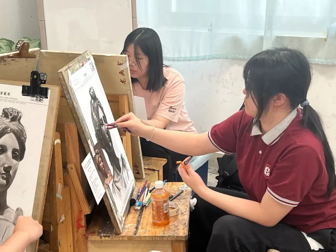 模考砺锋芒 逐梦正当时|博达学校2027上海美术首次模拟考试顺利举行-第15张图片-四季读书网 模考砺锋芒 逐梦正当时|博达学校2027上海美术首次模拟考试顺利举行-第15张图片-四季读书网