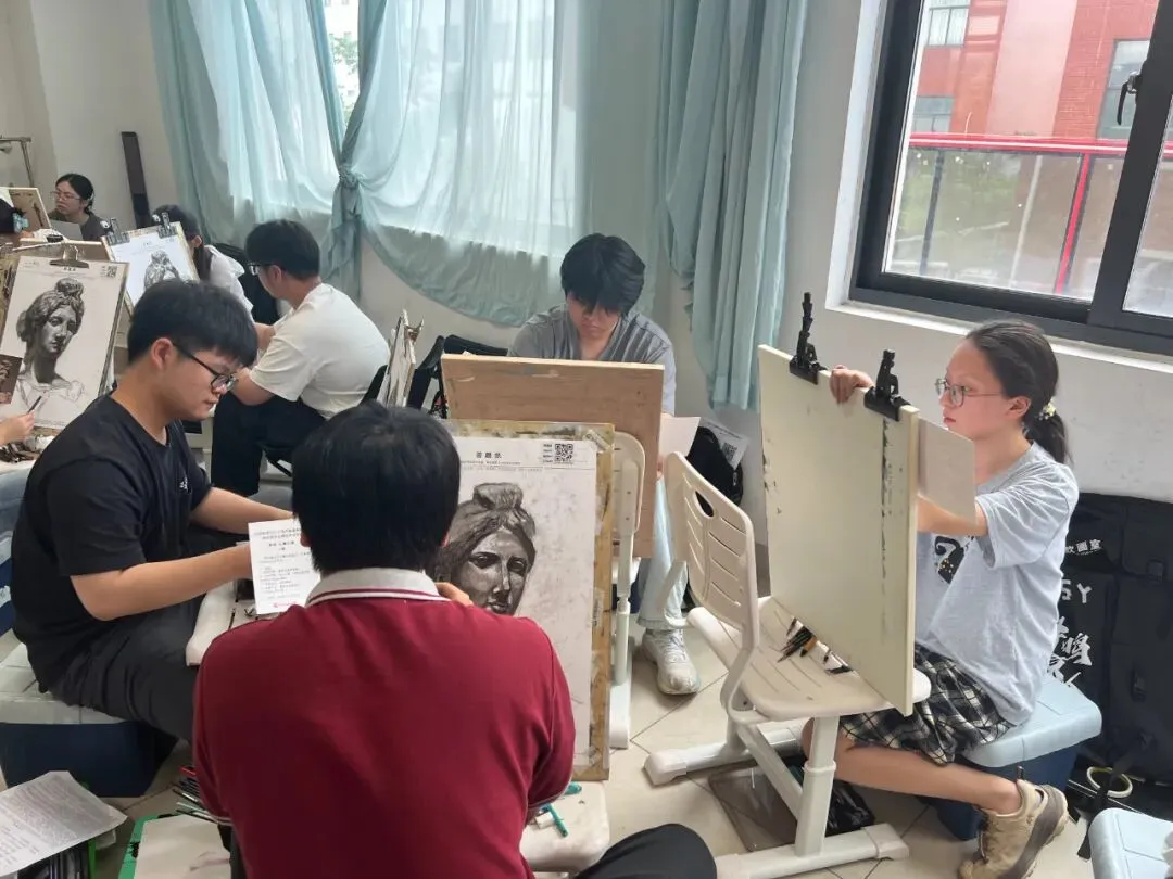 模考砺锋芒 逐梦正当时|博达学校2027上海美术首次模拟考试顺利举行-第17张图片-四季读书网 模考砺锋芒 逐梦正当时|博达学校2027上海美术首次模拟考试顺利举行-第17张图片-四季读书网