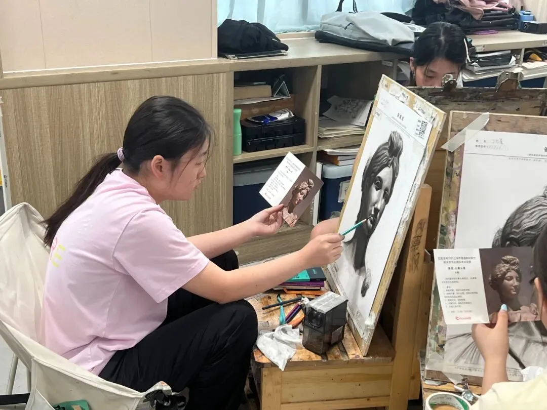 模考砺锋芒 逐梦正当时|博达学校2027上海美术首次模拟考试顺利举行-第18张图片-四季读书网 模考砺锋芒 逐梦正当时|博达学校2027上海美术首次模拟考试顺利举行-第18张图片-四季读书网