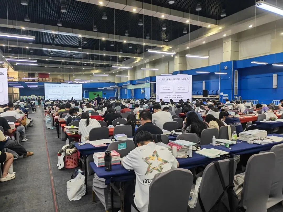 模考实战砺锋芒!石家庄法硕面授首次全真模拟考试圆满开考-第7张图片-四季读书网 模考实战砺锋芒!石家庄法硕面授首次全真模拟考试圆满开考-第7张图片-四季读书网