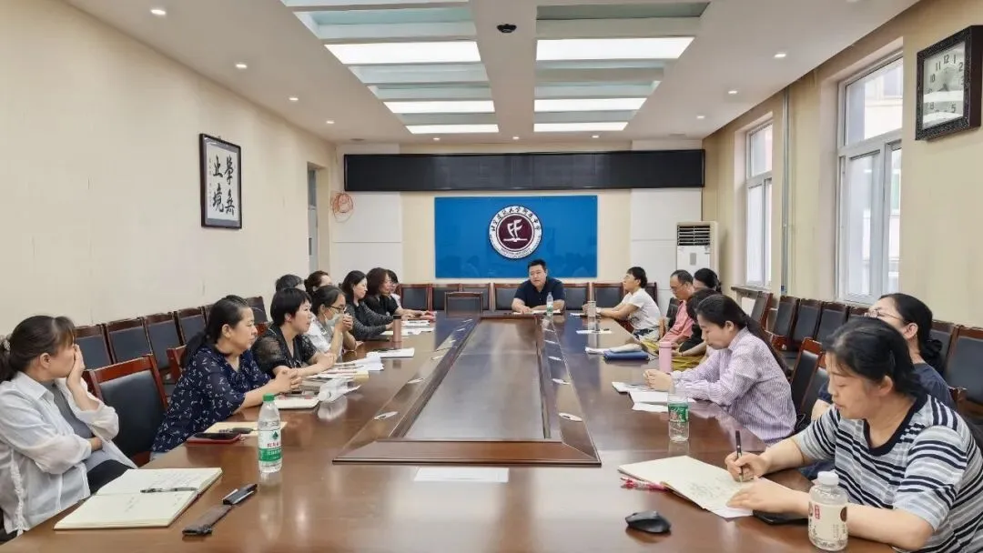凝心聚力备中考,精准施策创佳绩——我校召开初三中考备考工作会-第8张图片-四季读书网 凝心聚力备中考,精准施策创佳绩——我校召开初三中考备考工作会-第8张图片-四季读书网