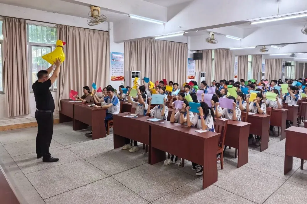 为心赋能,赢战中考!——普宁市城东中学开展中考考前减压赋能体验式心理活动-第8张图片-四季读书网
