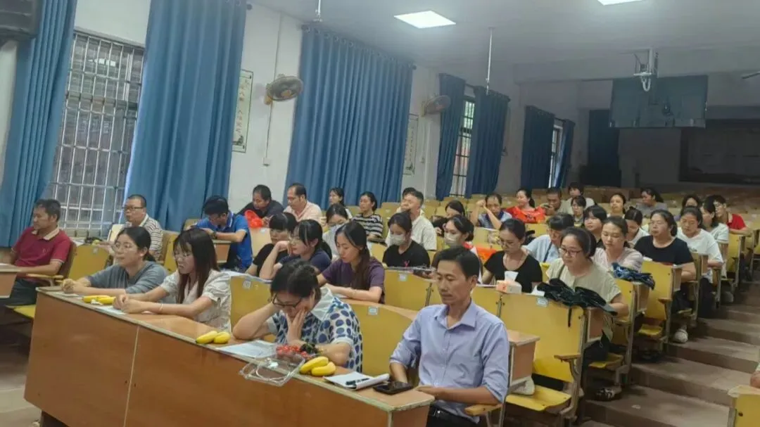 聚焦中考 精准施策|合浦县第四中学召开2027届第一次中考备考会议-第8张图片-四季读书网 聚焦中考 精准施策|合浦县第四中学召开2027届第一次中考备考会议-第8张图片-四季读书网
