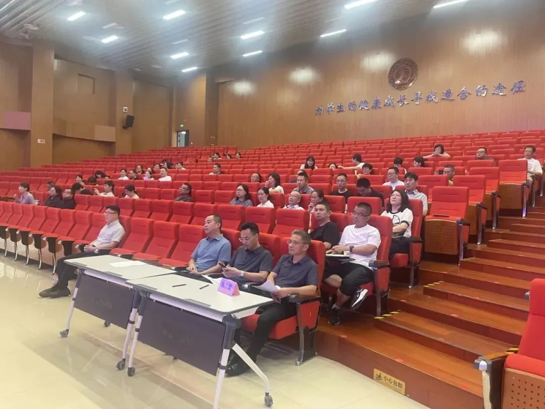 精研中考明方向,深耕课堂提质效——泰兴市初中数学名教师工作室第十六次研修活动-第3张图片-四季读书网 精研中考明方向,深耕课堂提质效——泰兴市初中数学名教师工作室第十六次研修活动-第3张图片-四季读书网