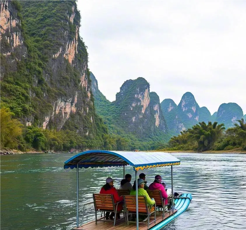 桂林旅游攻略:漓江竹筏+阳朔西街,解锁山水甲天下的诗意