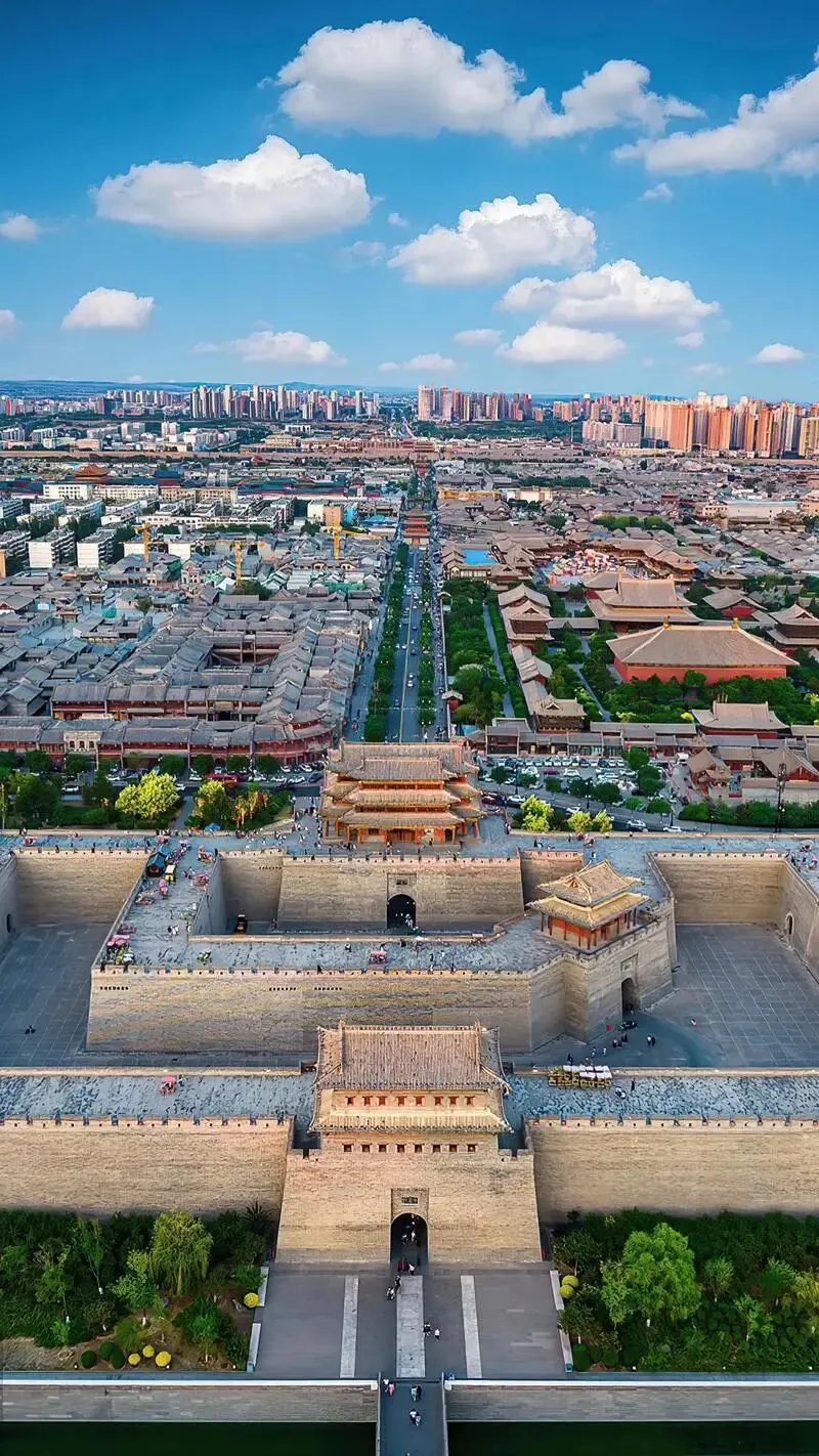 山西大同旅游攻略:北魏风华今犹在,一城阅尽五千年,千年古都藏风骨,云冈石窟见大同.