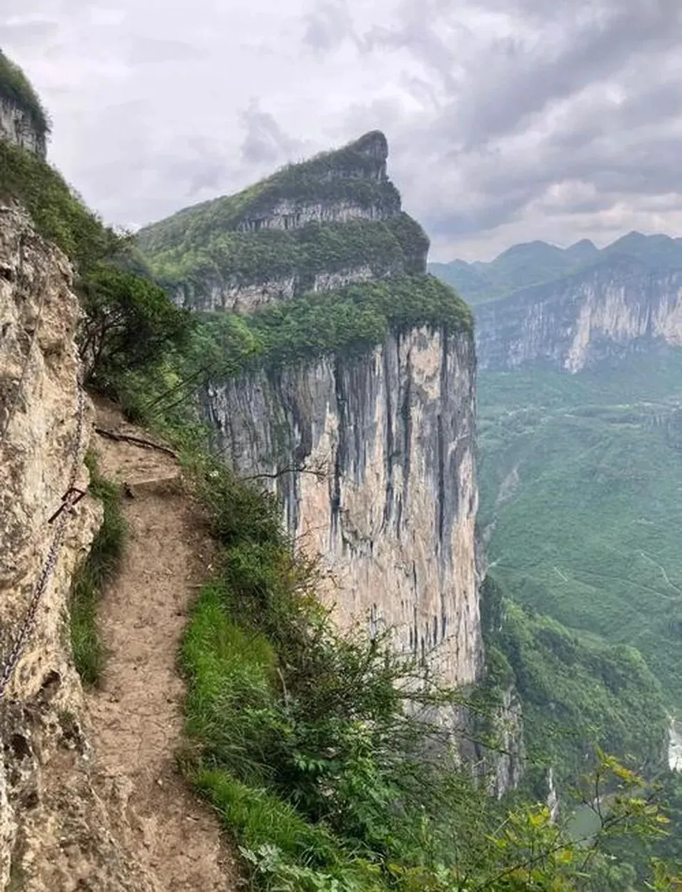 恩施旅游攻略 大峡谷绝壁栈道屏山悬浮船 土家美食吃到撑(7月女儿会开幕)