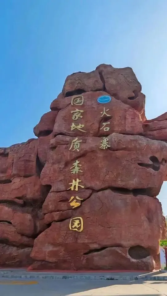 宁夏固原旅游攻略|18℃的西北秘境,手抓羊肉配丹霞,凉快还便宜