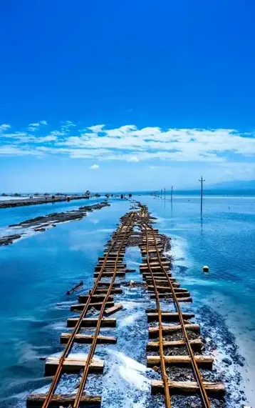 一个人的旅行,从青海海西开始,不用攻略,去看看盐湖和旷野就很出逃感!!!心累了,去小住三五天!