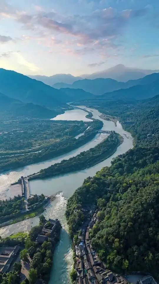 四川省都江堰青城山旅游攻略|23℃的千年水利+道教仙山,成都出发30分钟直达